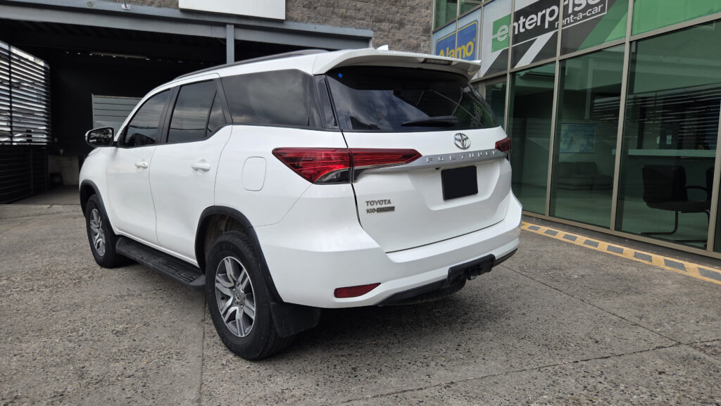 Toyota Fortuner 2023 - Foto 2