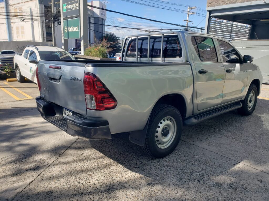 Toyota Hilux 2023 - Foto 2